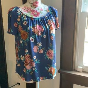 Cute flowy floral top💖